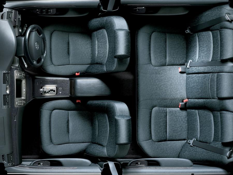 Интерьер Toyota Brevis 2001 года  (фото 4 из 15)